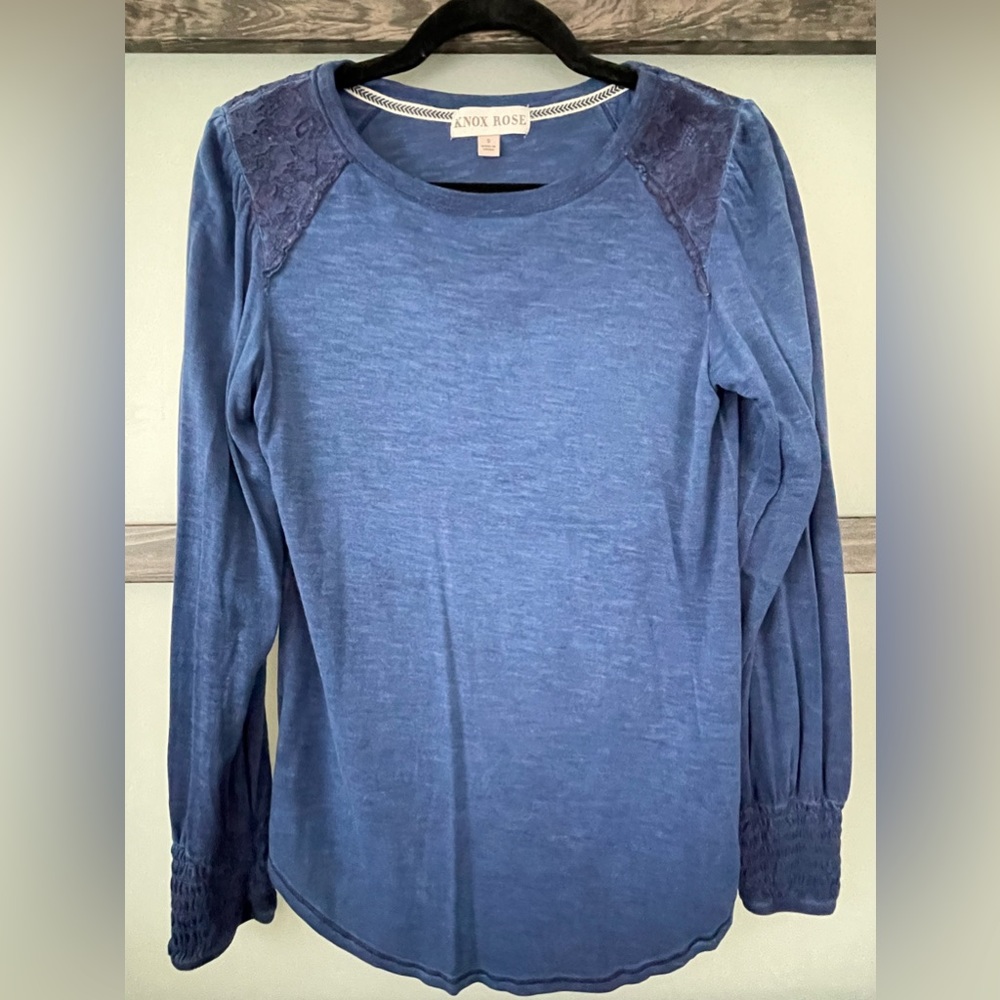 Small blue Knox Rose top